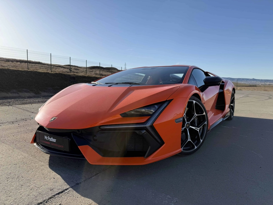 Lamborghini Revuelto