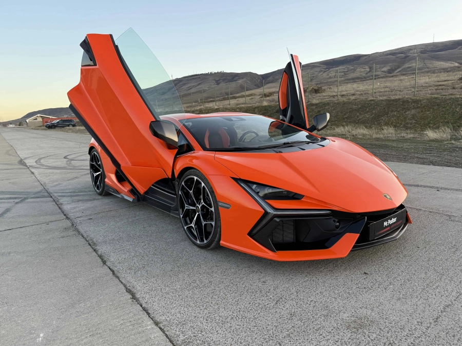 Lamborghini Revuelto