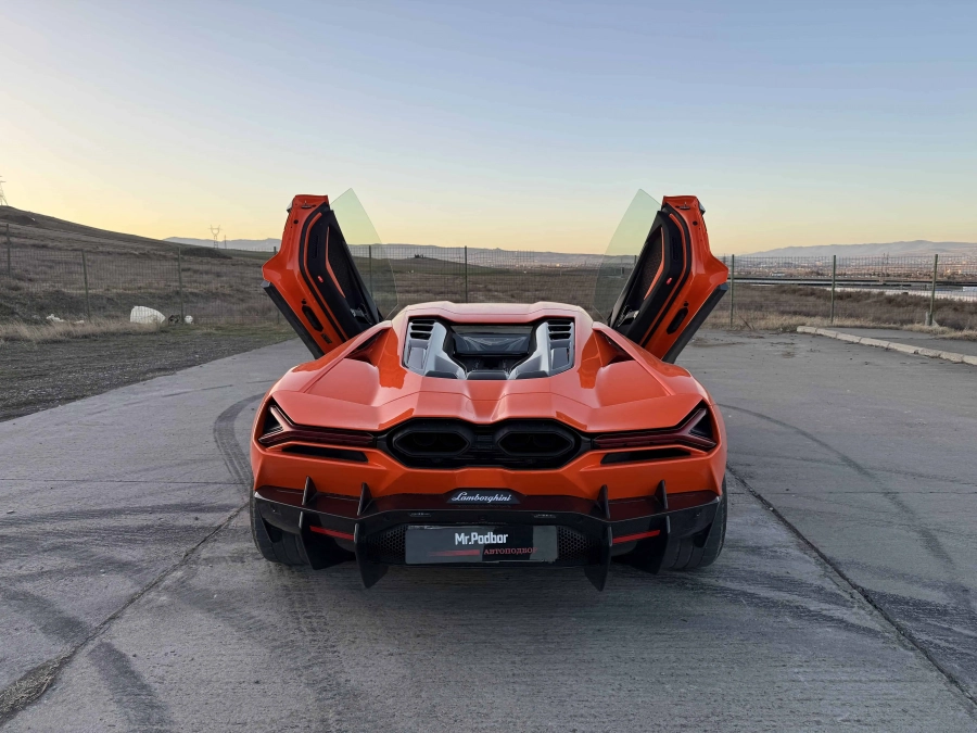 Lamborghini Revuelto