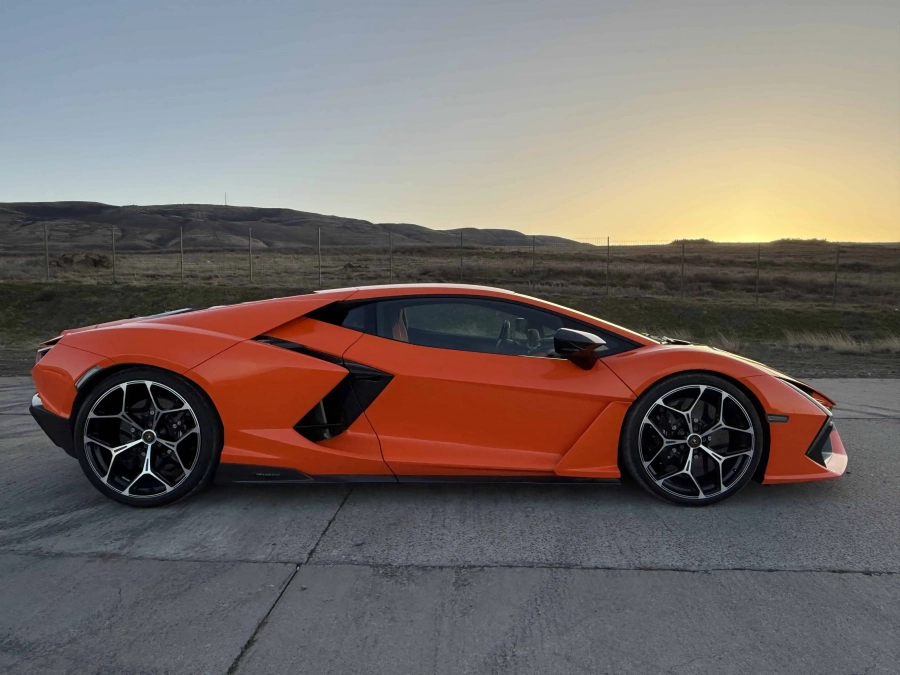Lamborghini Revuelto