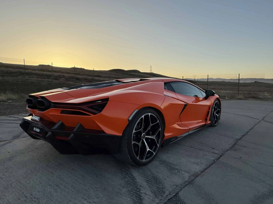Lamborghini Revuelto