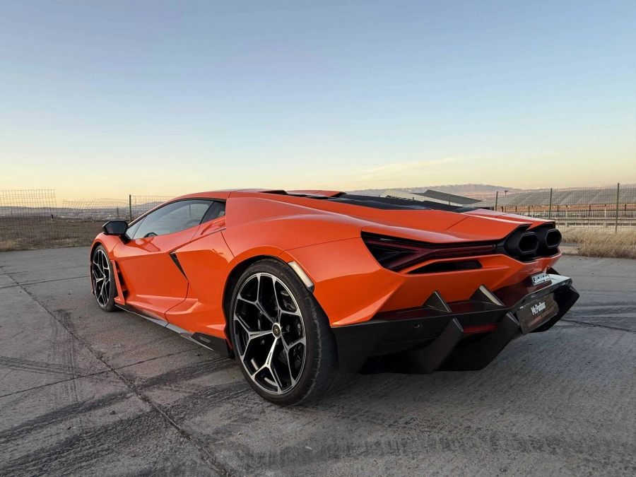 Lamborghini Revuelto
