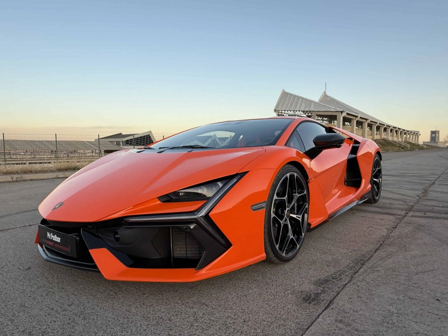 Lamborghini Revuelto