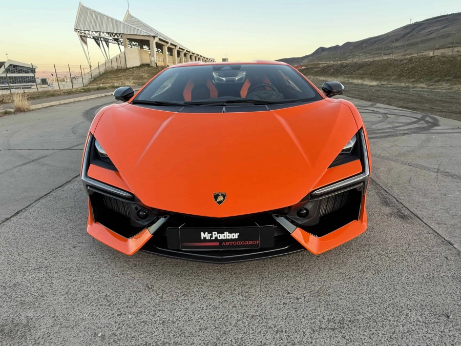 Lamborghini Revuelto