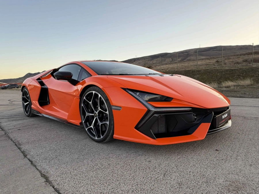 Lamborghini Revuelto