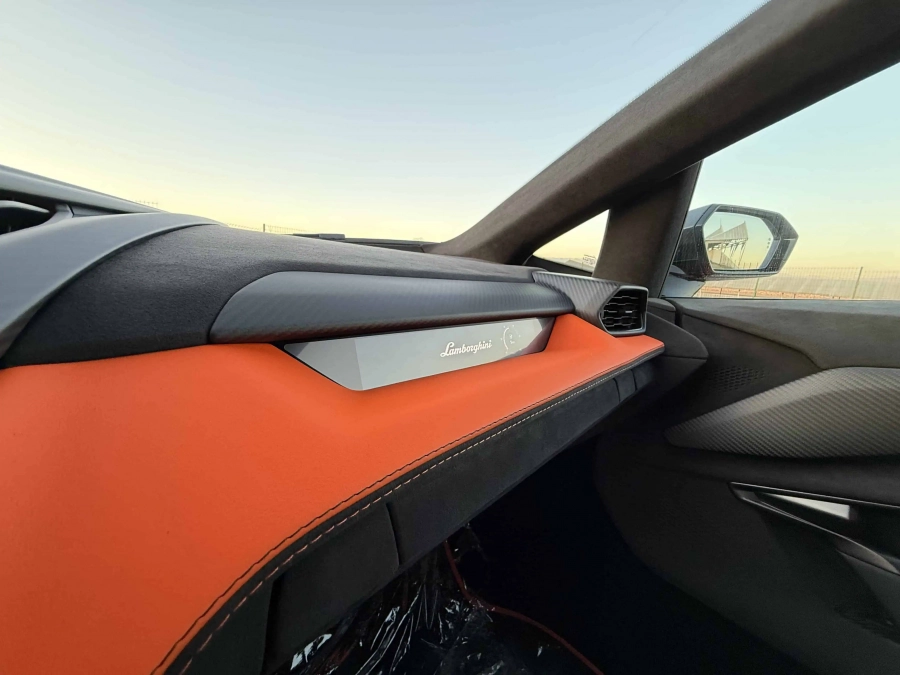 Lamborghini Revuelto