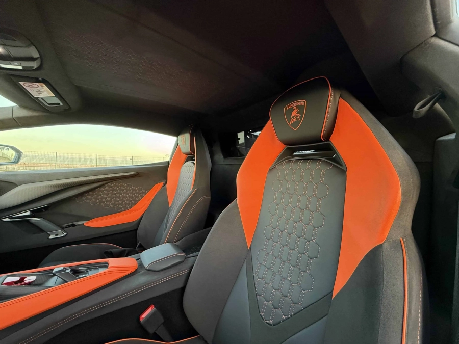 Lamborghini Revuelto