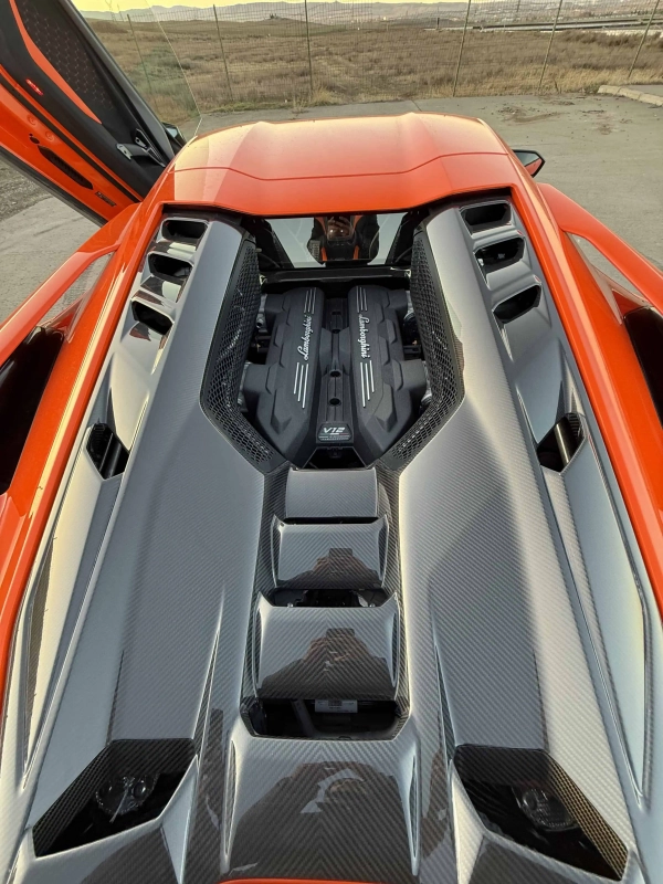 Lamborghini Revuelto