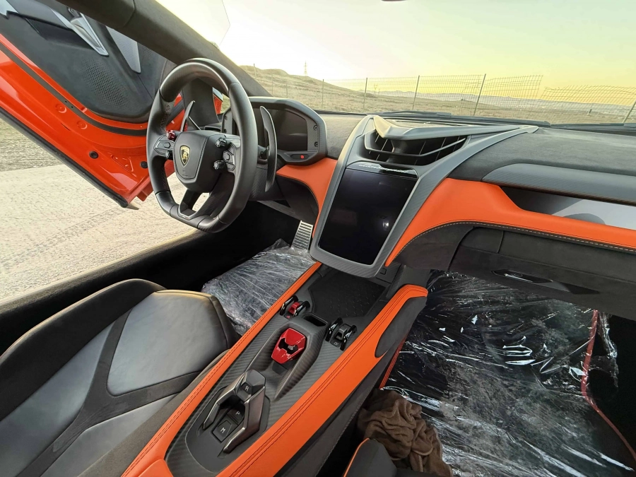 Lamborghini Revuelto