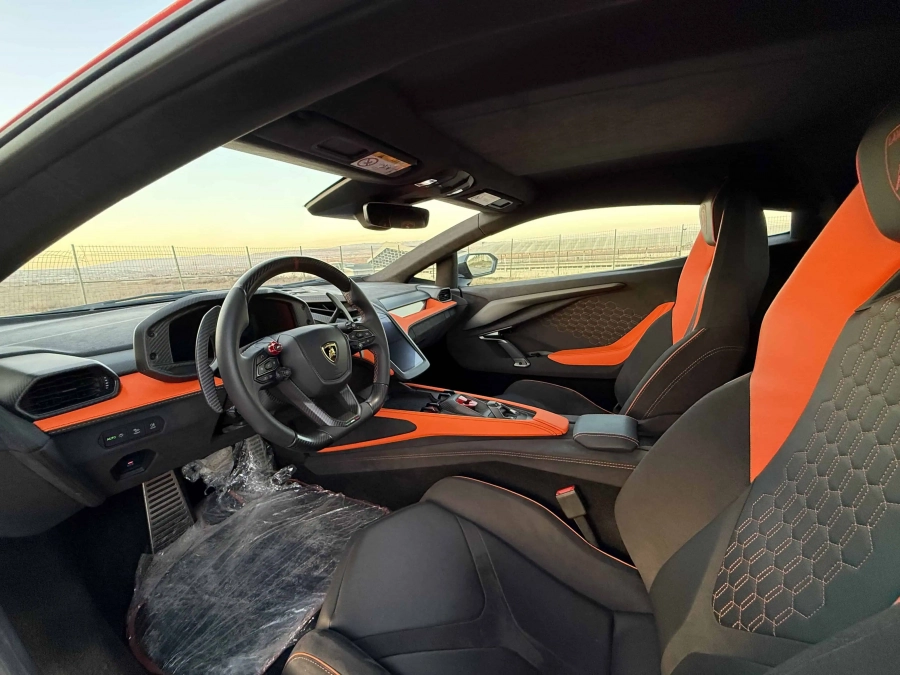 Lamborghini Revuelto