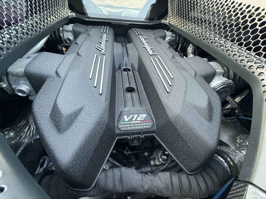 Lamborghini Revuelto
